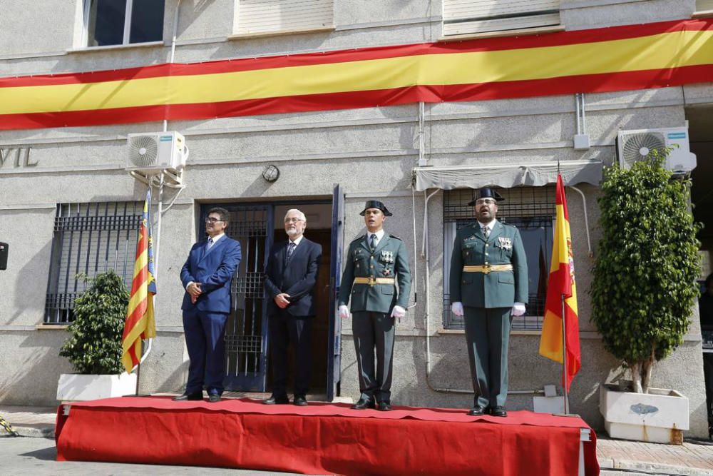 La Guardia Civil de la comarca celebra el día de su patrona en Torrevieja. Un grupo de vecinos se ha concentrado para dar su respaldo a las fuerzas de seguridad en Cataluña