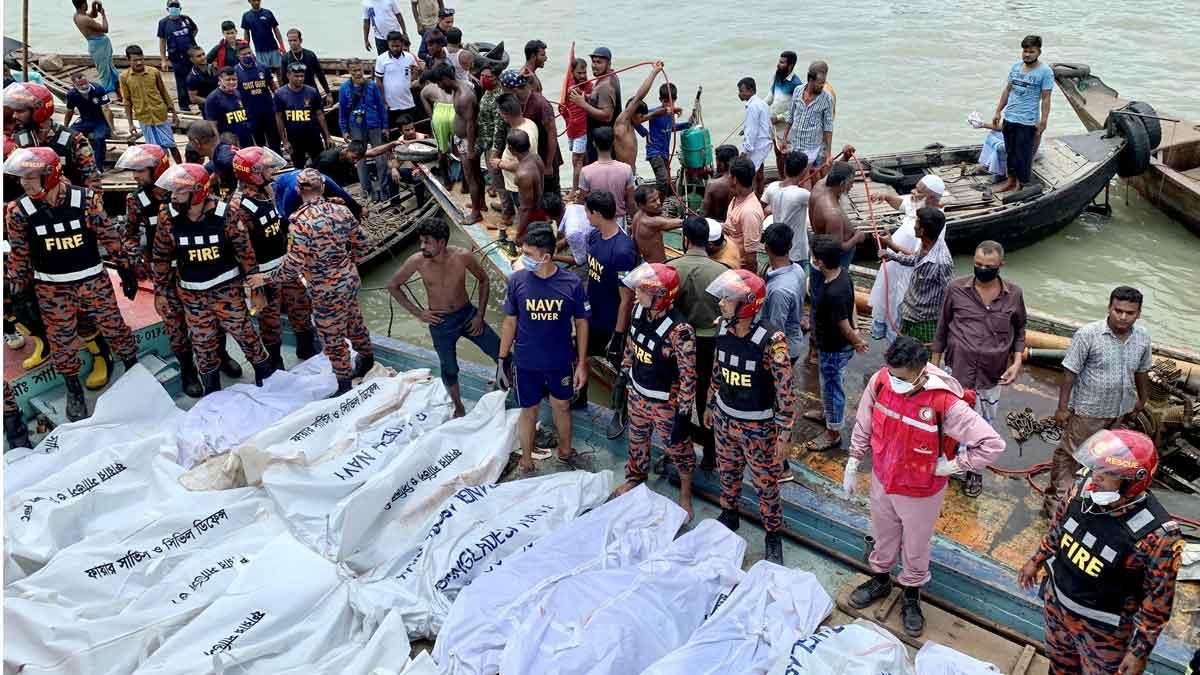 Al menos 27 muertos en el naufragio de un barco en Bangladesh.