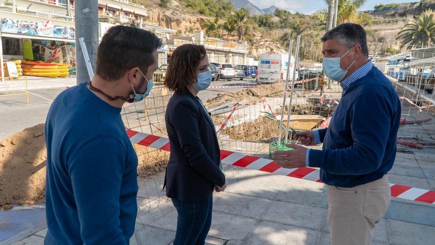 Nerja invierte 225.000 euros en la sustitución de los contenedores de la playa de Burriana