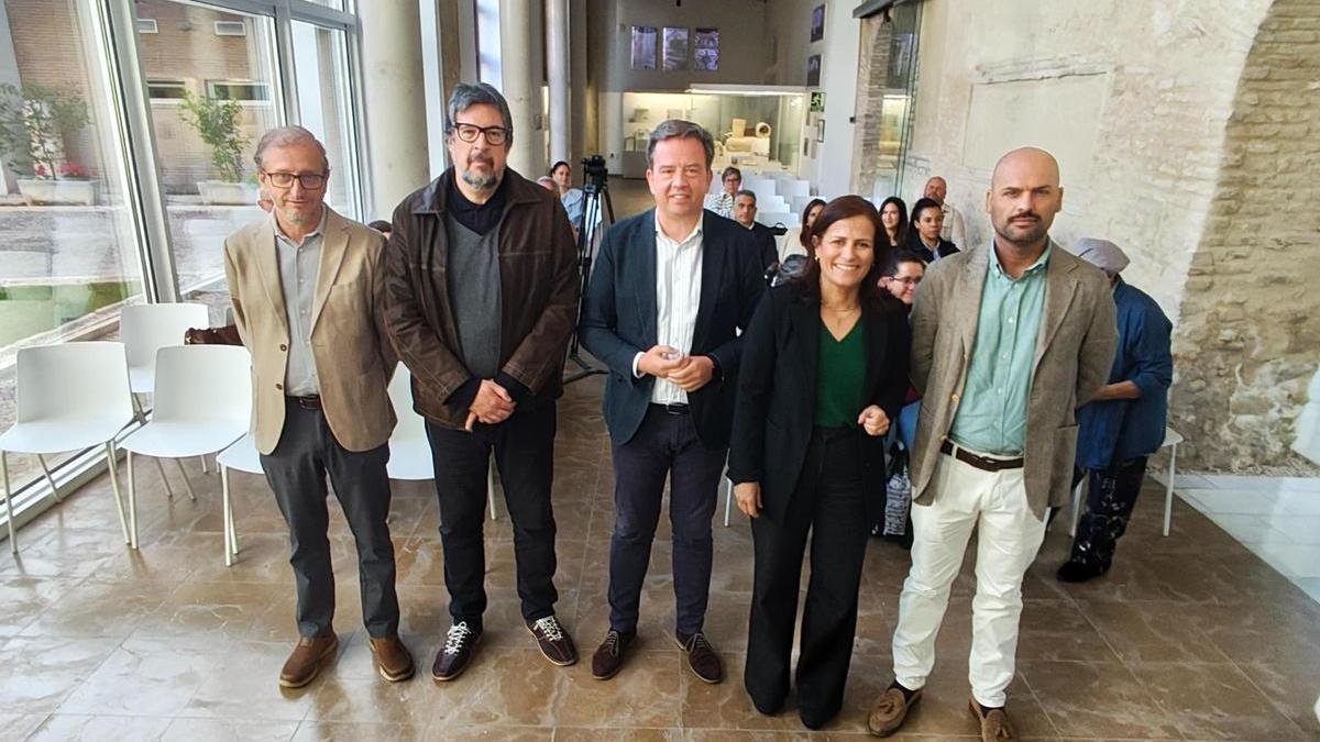 Participantes en la inauguración de la jornada sobre prevención del suicidio celebrada en Lucena.