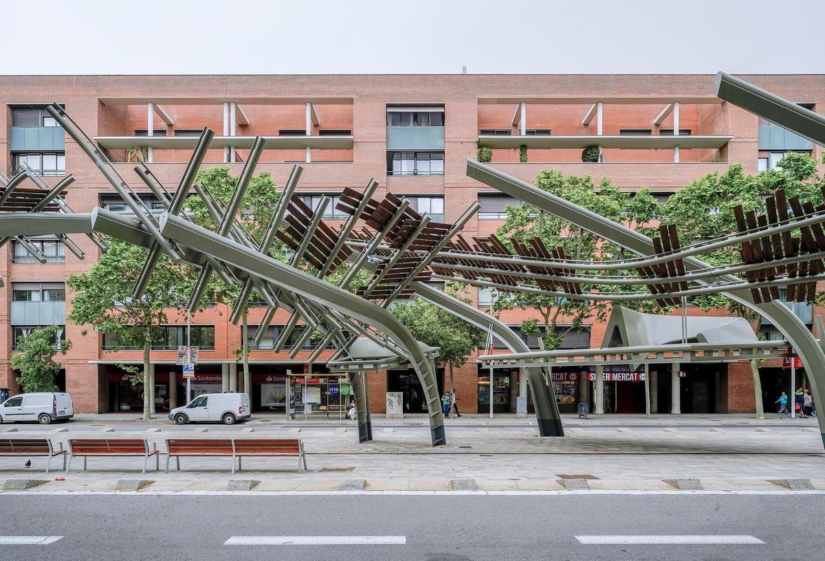Pérgolas de Miralles y Pinós en la avenida Icària.
