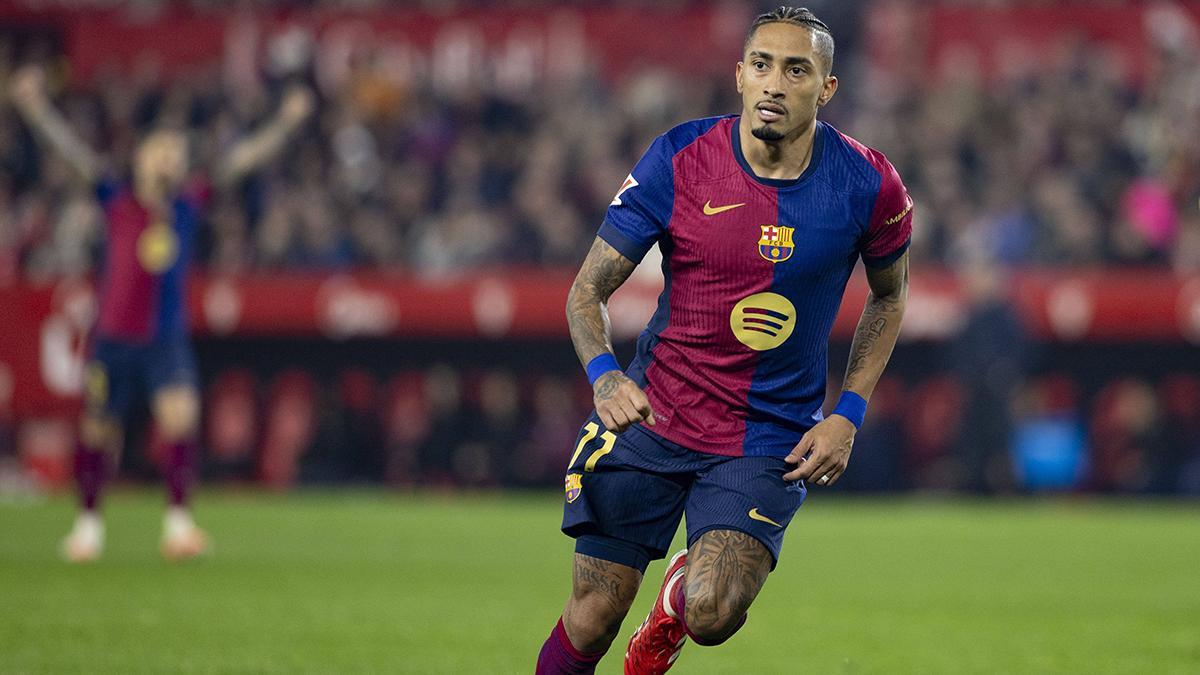 Baño de masas para Raphinha