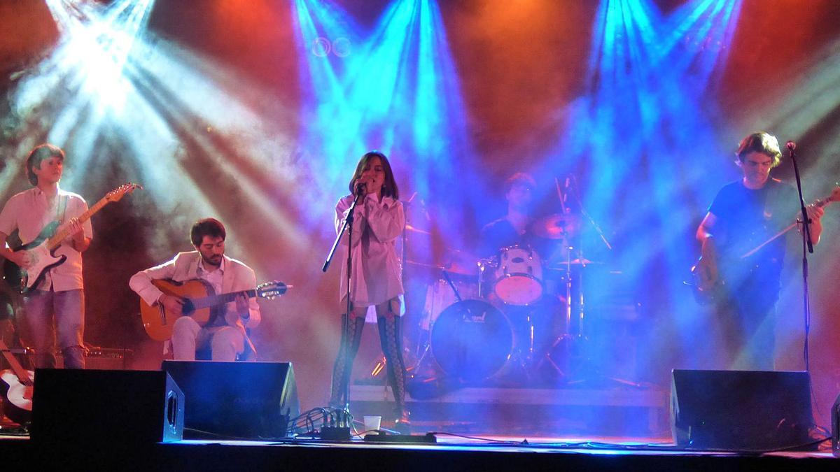 Penélope ha estat una de les bandes estel·lars en el programa de concerts de les Festes de Sant Pere de Figueres
