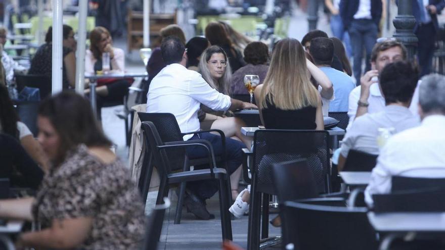 Limitar horarios y prohibir la apertura de nuevos locales, entre las medidas del gobierno de Barcala para reducir el ruido en el Casco Antiguo de Alicante