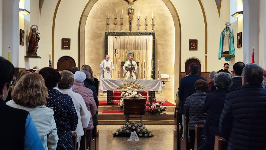 Funeral multitudinario en Lugones: adiós a &quot;Manolito El Pegu&quot;, hombre &quot;que supo amar y fue amado&quot;