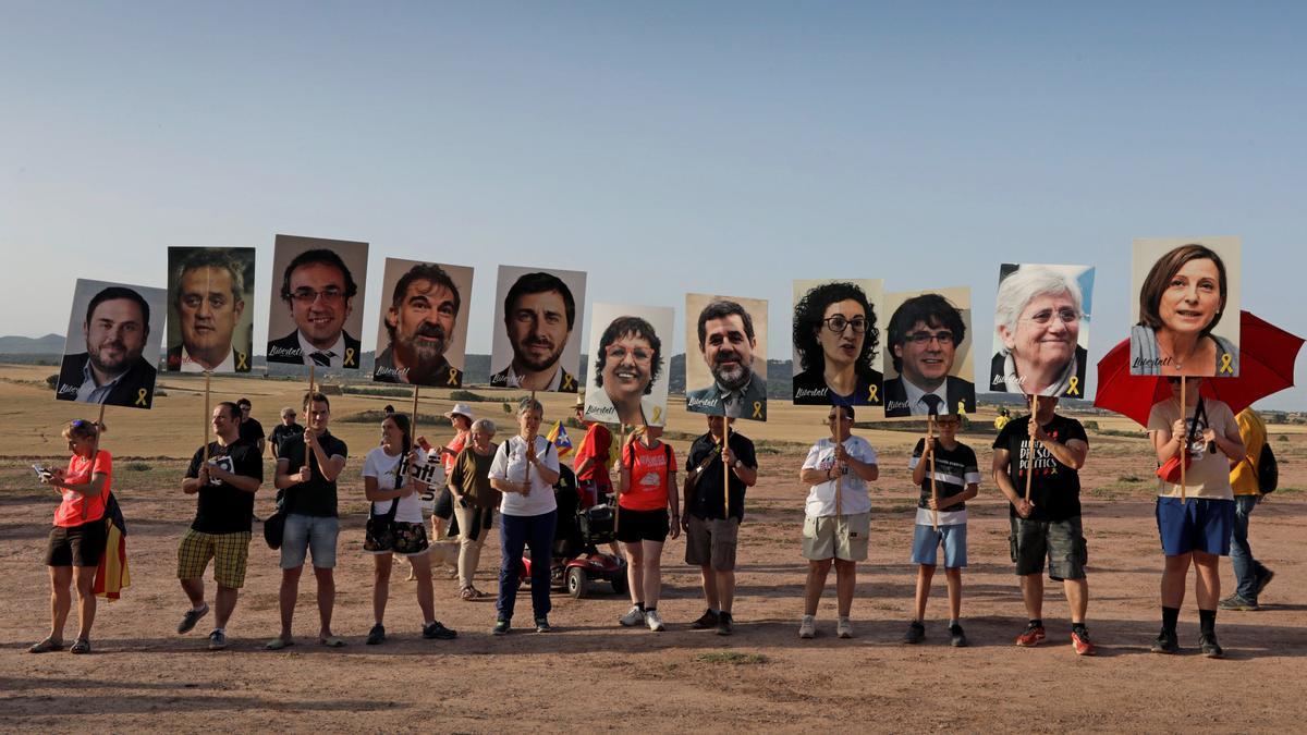 Independentistas participan, el el 26 de junio de 2019, en concentraciones de apoyo a los dirigentes del 'procés' en el exterior del centro penitenciario de Lledoners, en Sant Joan de Vilatorrada (Barcelona).