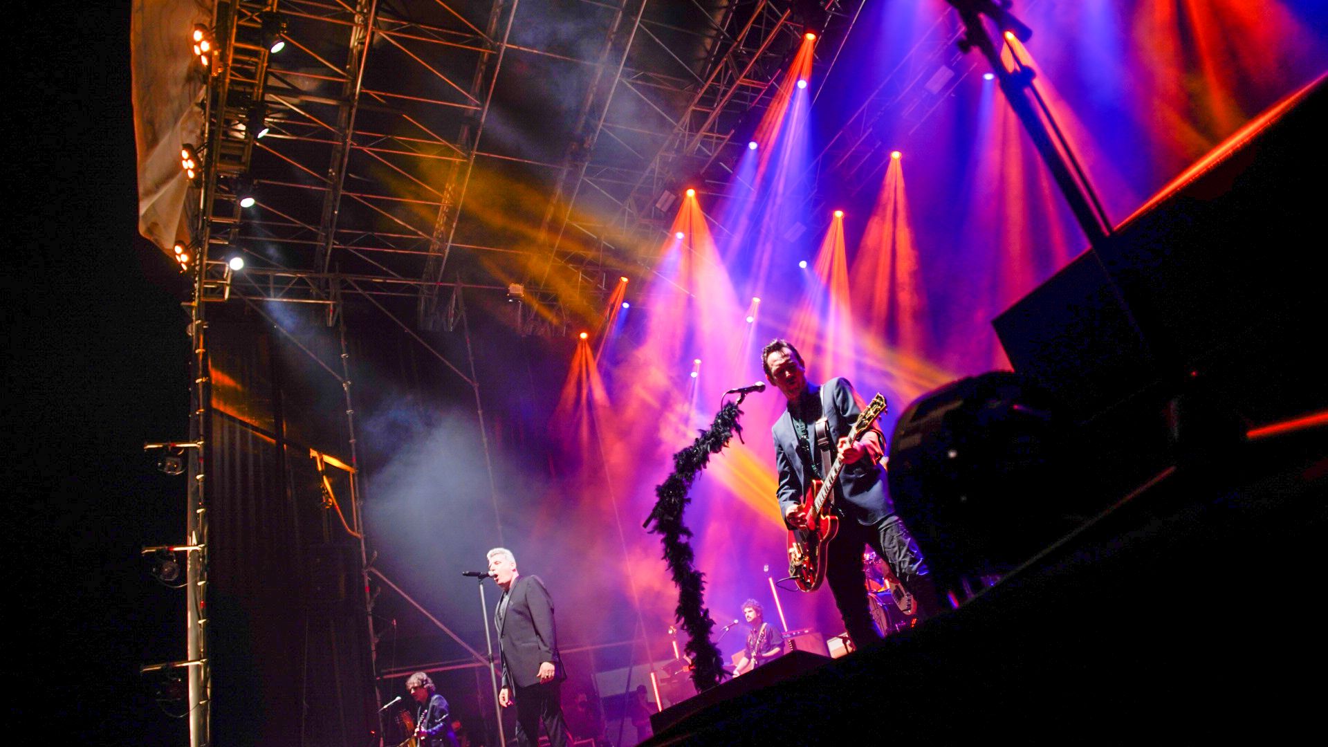 Loquillo llena de rock and roll y nostalgia el Peñíscola From Stage