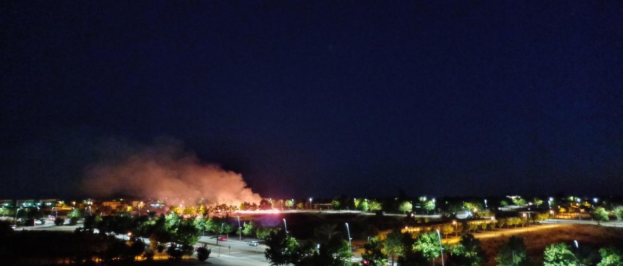 Incendio de pastos en las traseras del Hospital de Mérida, el pasado 7 de julio