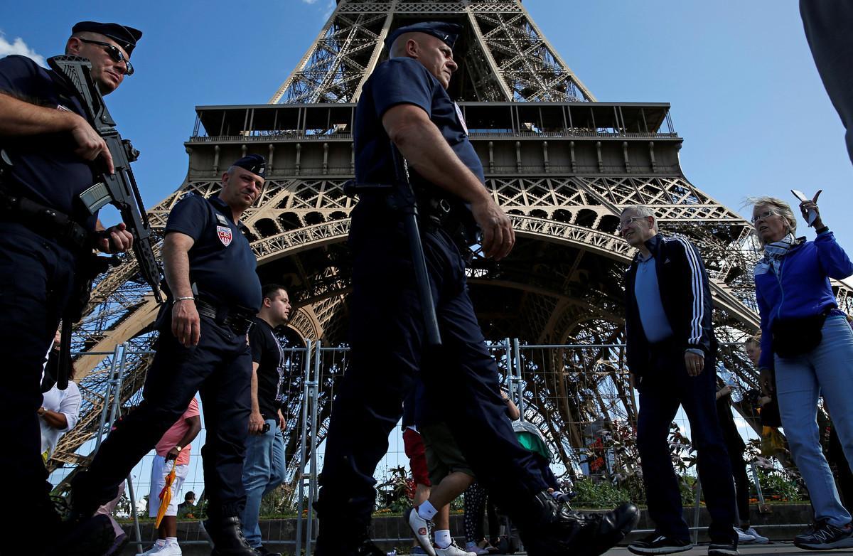 "El turisme a París ha caigut en picat" "El turisme a París ha caigut en picat"