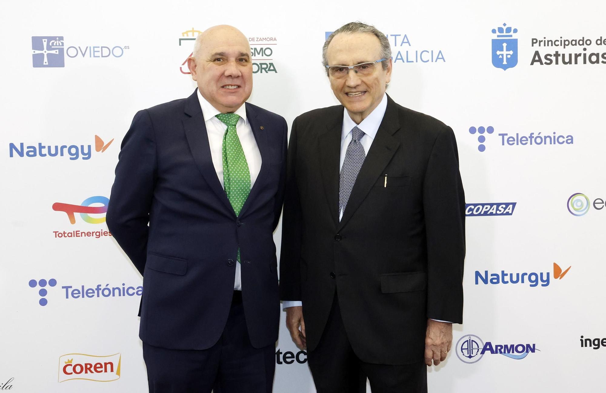 El poder político y empresarial se cita en Santiago