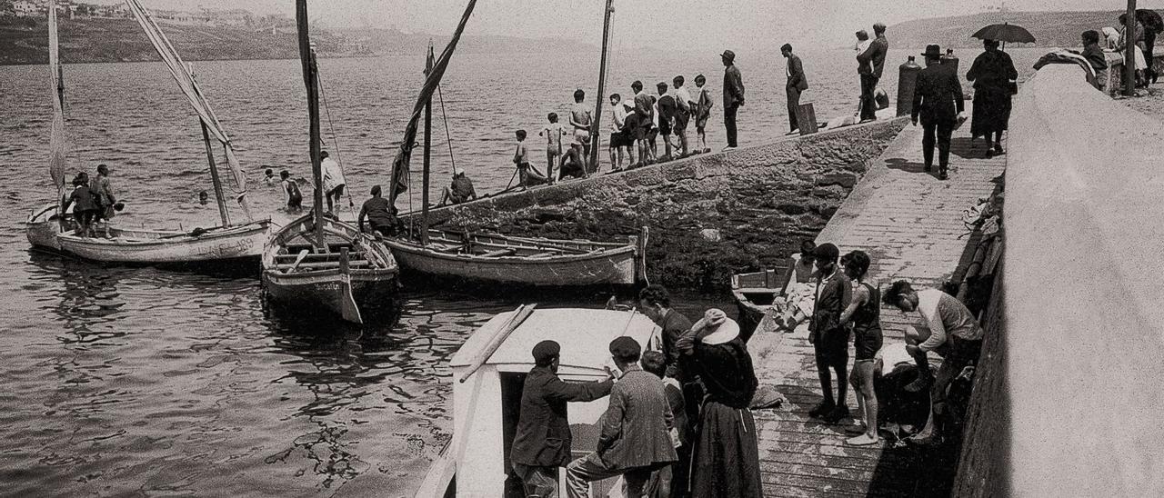 Imagen antigua del punto de embarque del puerto de Castropol.