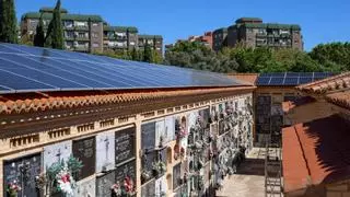 Placas solares sobre los nichos de los cementerios de València