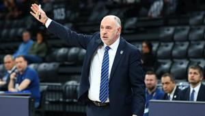 Pablo Laso dirigiendo a Anadolu Efes