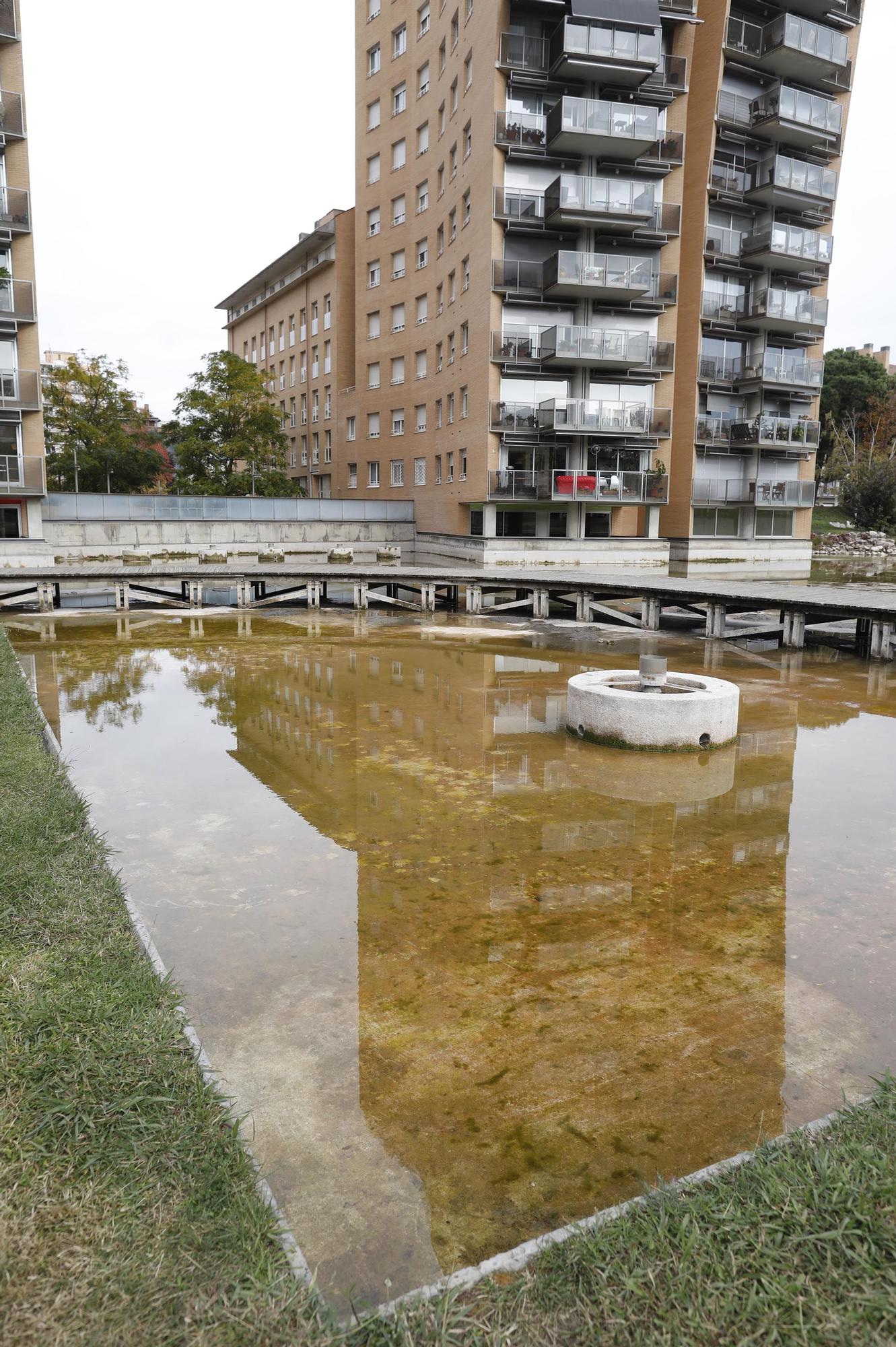 L’estany del parc del Migdia ja està buit