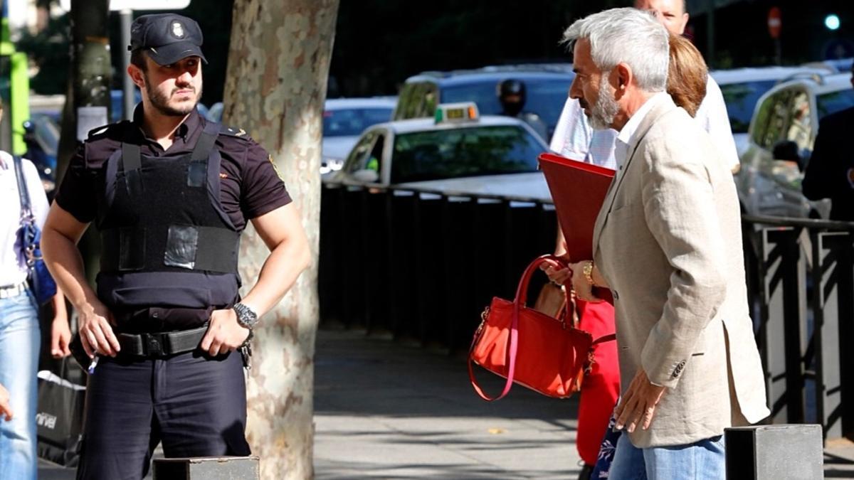 Imanol Arias a su llegada a la Audiencia Nacional, para declarar sobre los papeles de Panama.