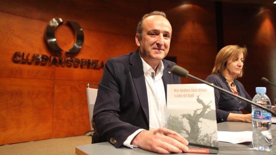 Juan Ramón Ferrer presenta su primera novela