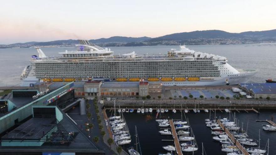 Harmony of the Seas | Así fue la maniobra de atraque del coloso del mar en Vigo