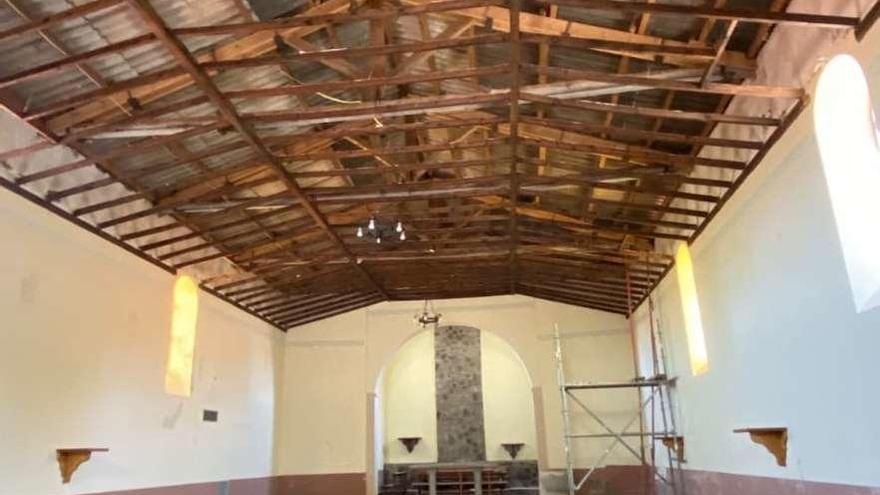 Interior de la iglesia de Sarracín en obras.