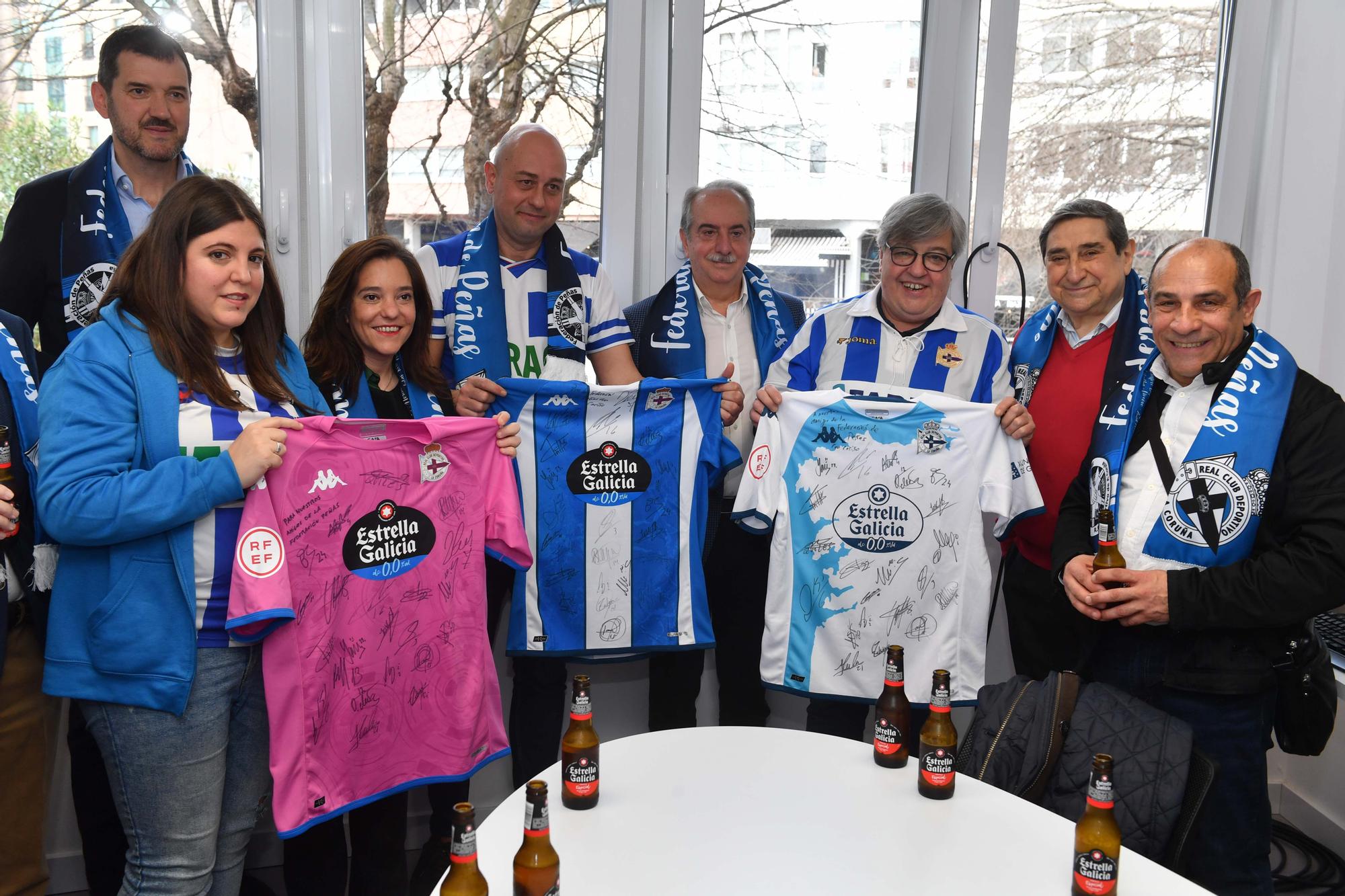 Inés Rey y Antonio Couceiro coinciden en la inauguración del nuevo de la Federación de Peñas Deportivistas en Riazor