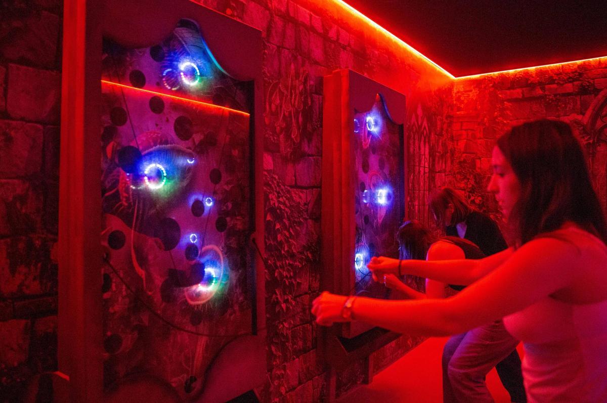 Así es GameSide, el nuevo complejo de ocio inmersivo de Terrassa con juegos de acción, QuizShow y karaoke