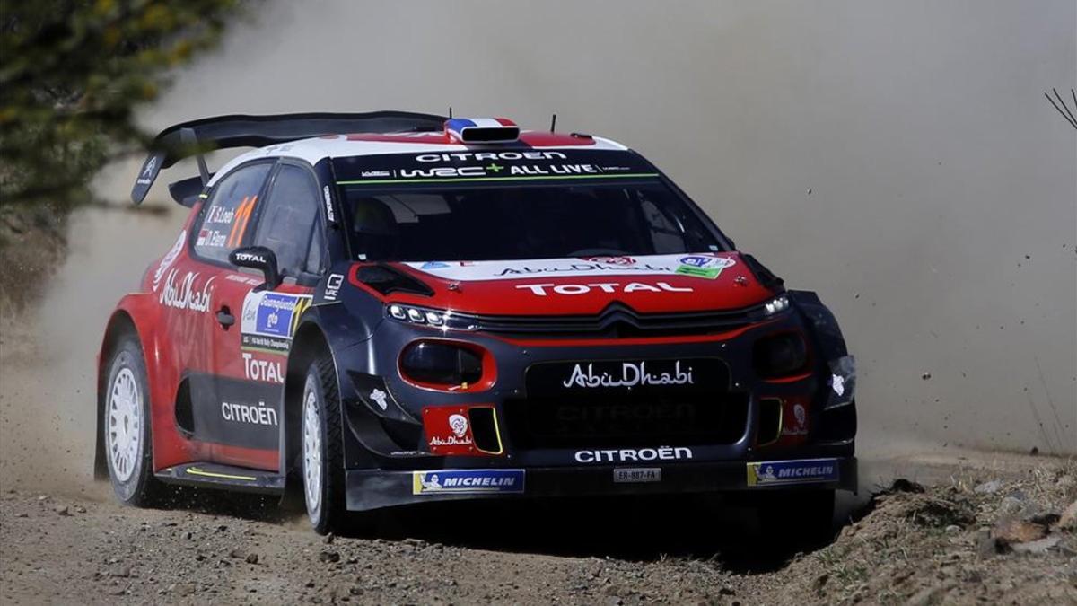 Loeb, en acción durante la primera etapa del Rally de México