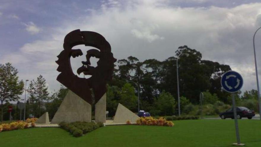 Estatua del Che Guevara en Oleiros. / la opinión