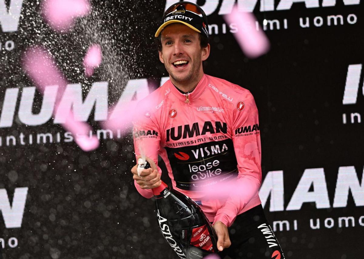 Simon Yates dona el gran cop a La Finestre i conquereix el Giro Simon Yates dona el gran cop a La Finestre i conquereix el Giro