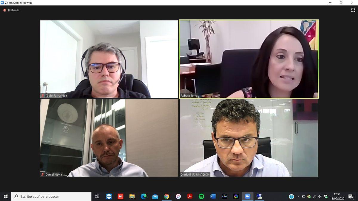 Pablo Fernández, Daniel Navia, Rebeca Torró y Toni Cabot, en plena webinar.