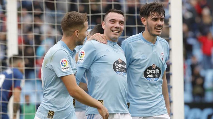 Jozabed, a la derecha, celebra con Aspas un gol.