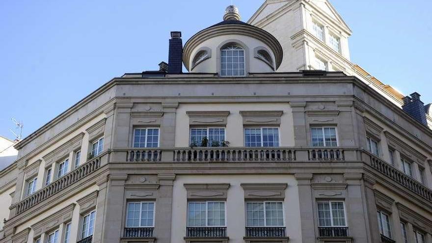 Detalle de la fachada del edificio Fenosa, en la calle Fernando Macías.