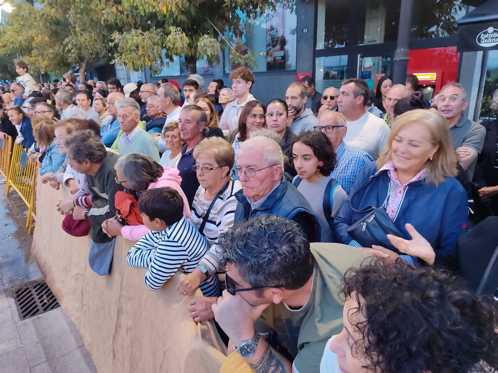 REPRESENTACION TEATRAL DE LA INVASION TURCA DEFENSA DA VILA POR LAS CALLES DE CANGAS