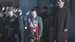 El teniente general Jarava, en la jura Bandera de la 100ª Promoción Colegio Guardias Jóvenes de Valdemoro. A su izquierda, el entonces secretario de Estado de Seguridad, José Antonio Nieto.