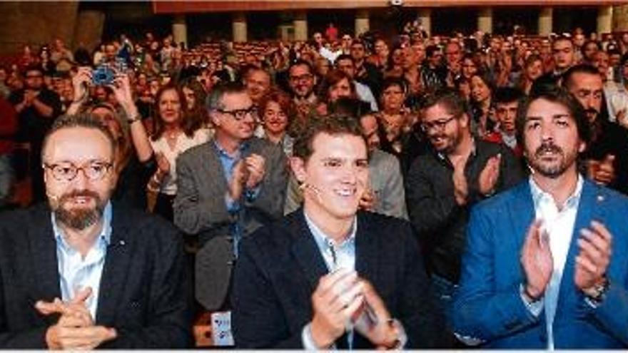 Albert Rivera, al centre, durant l&#039;acte que va celebrar a Tarragona.