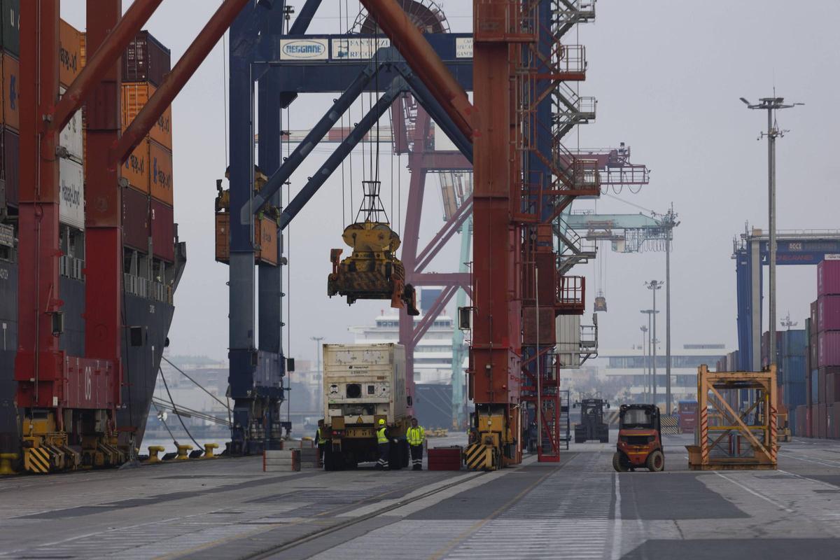 Recinto de contenedores  en APM Valencia Terminal, en una imagen reciente.