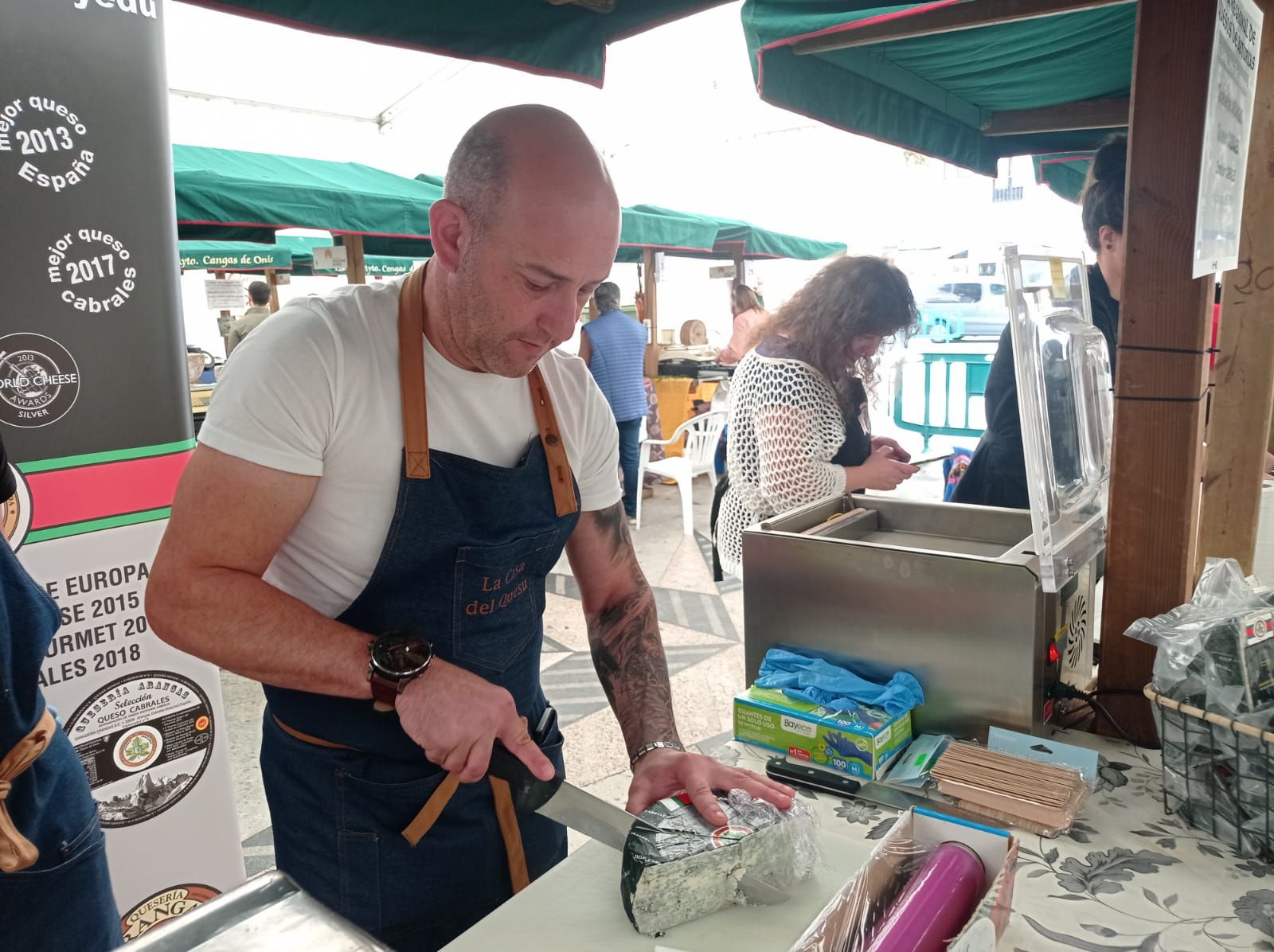 Cangas de Onís se da al queso todas las imágenes de la gran feria