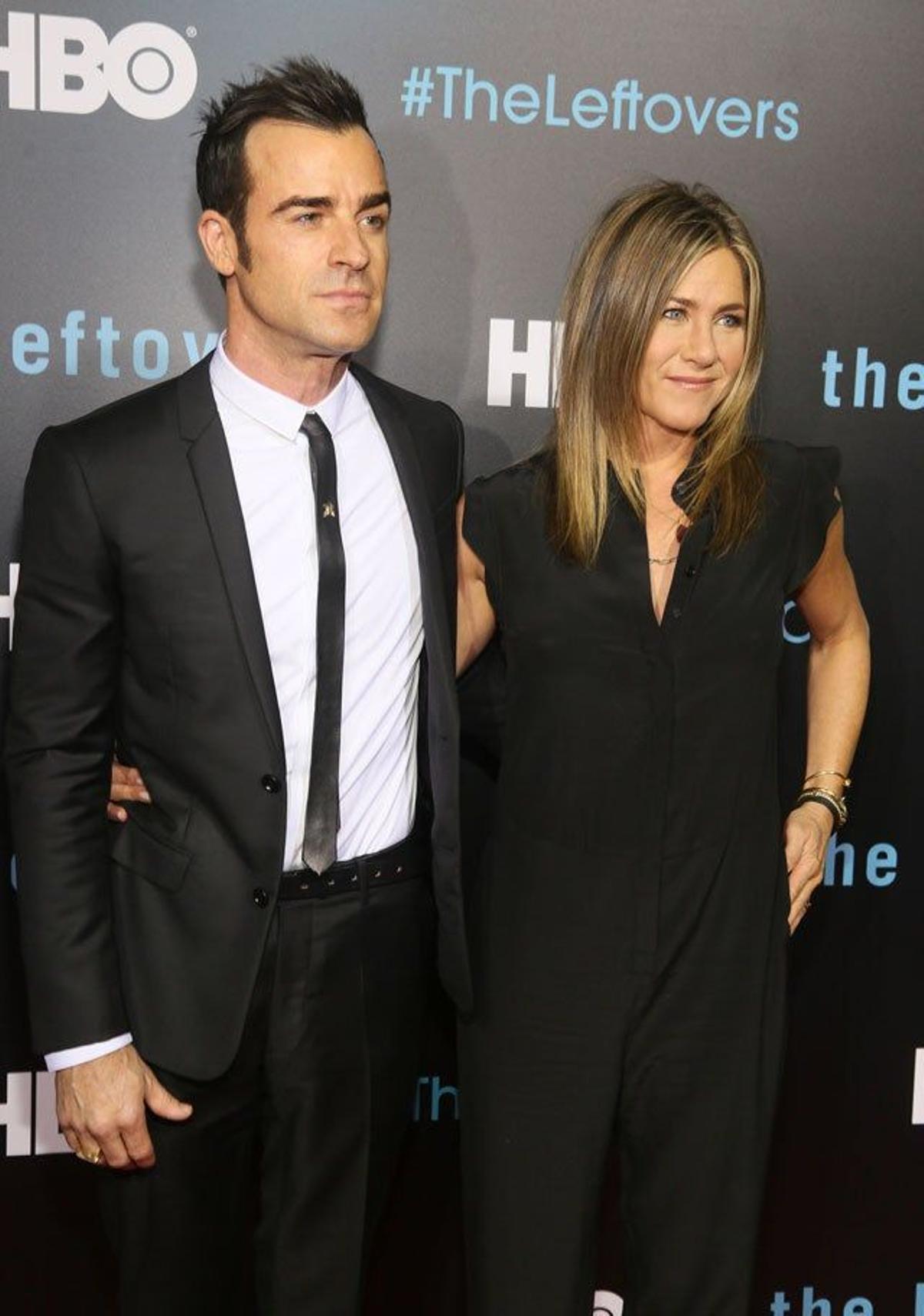 Justin Theroux y Jennifer Aniston en el estreno de la segunda temporada de 'The Leftovers'