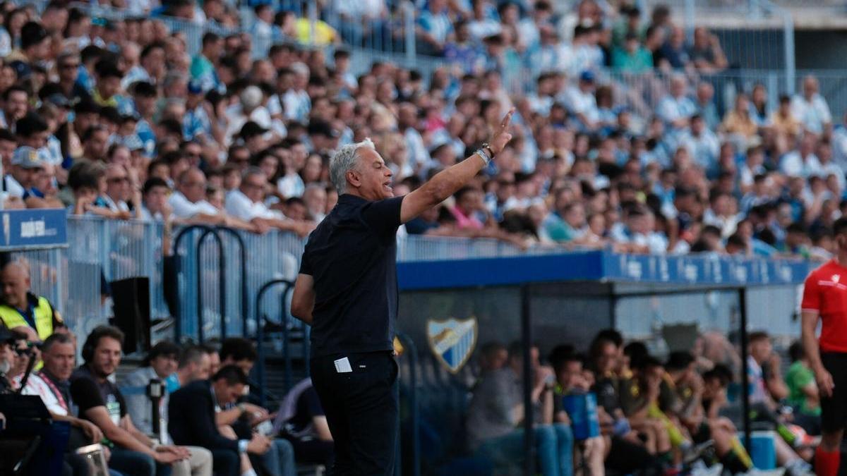 Sergio Pellicer da indicaciones frente al burgos.