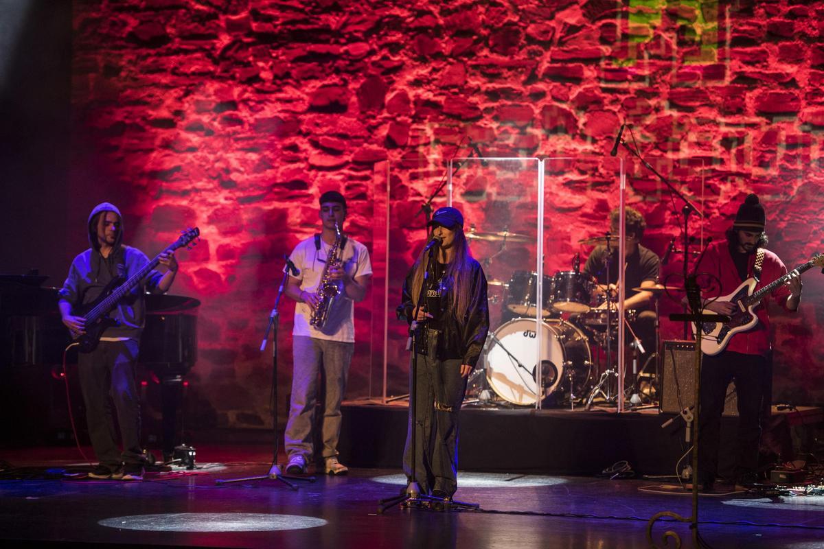 Galería | Robe triunfa en Cáceres en la fiesta de la música extremeña
