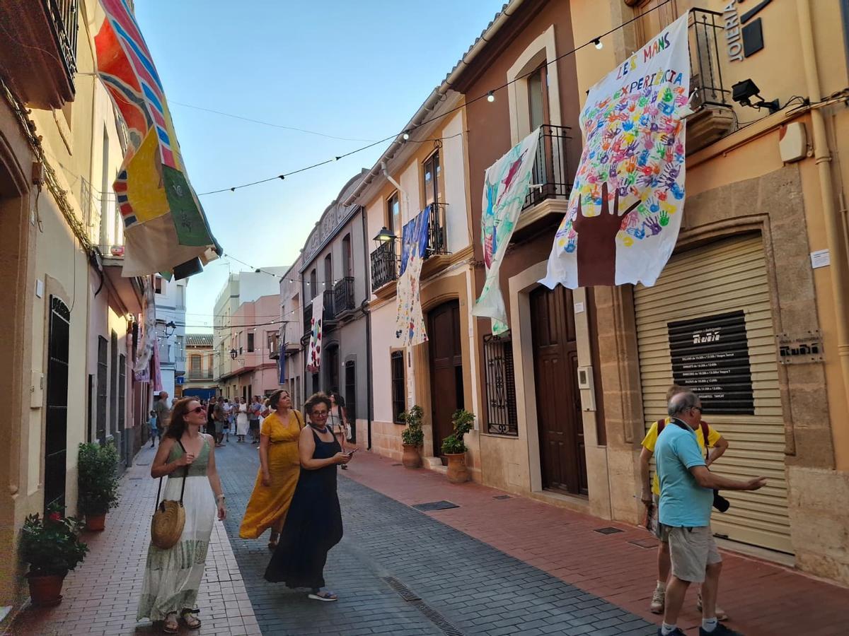 Las imágenes de "Art al Vent": un vendaval de arte en las calles de Gata de Gorgos Las imágenes de "Art al Vent": un vendaval de arte en las calles de Gata de Gorgos