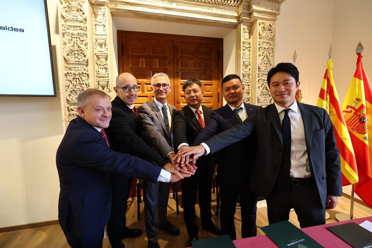 PHOTO 2025 12 16 19 43 05 2