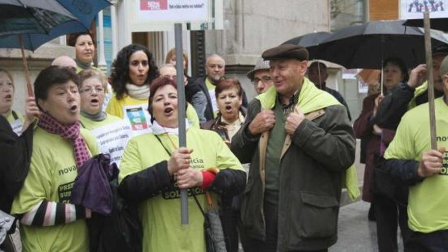 Protesta realizada en la oficina central de Novagalicia Banco.  // Iñaki Osorio