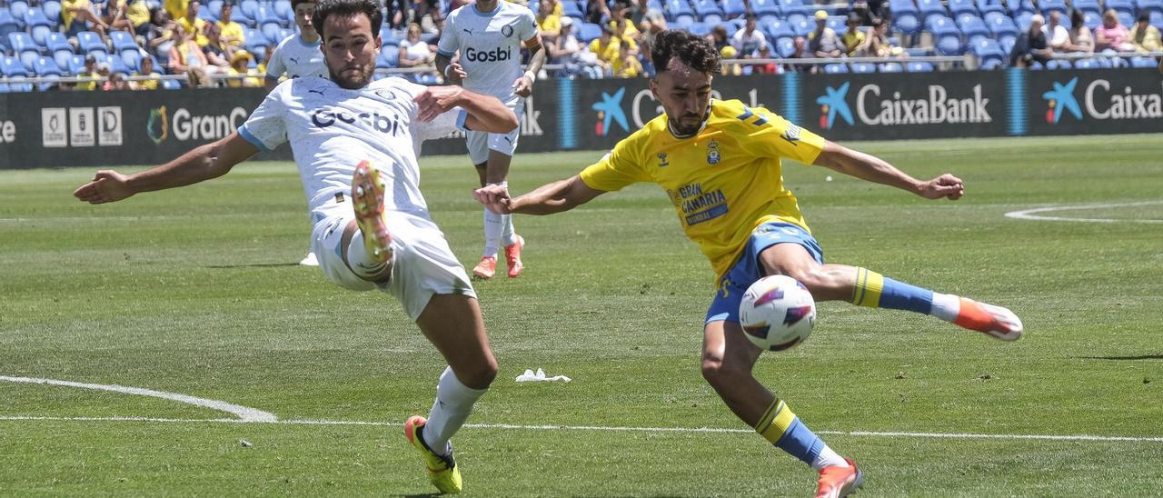 La &#039;crisis de los misiles de cartón&#039; de la UD Las Palmas: 30 dianas en 33 duelos, 247 tiros, cinco goles de fichajes y el inmovilismo de Pimienta