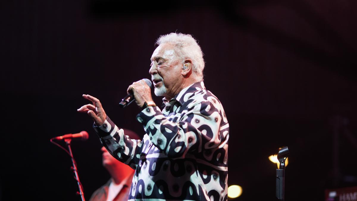 El cantante Tom Jones en el concierto ofrecido el domingo en Jerez de la Frontera.