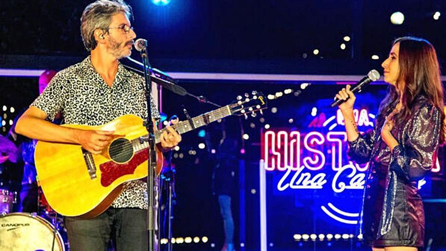 Un momento de la actuación de Zahara y Xoel López grabada en el Pazo de Cea, que se emitirá mañana.   | // CEDIDA