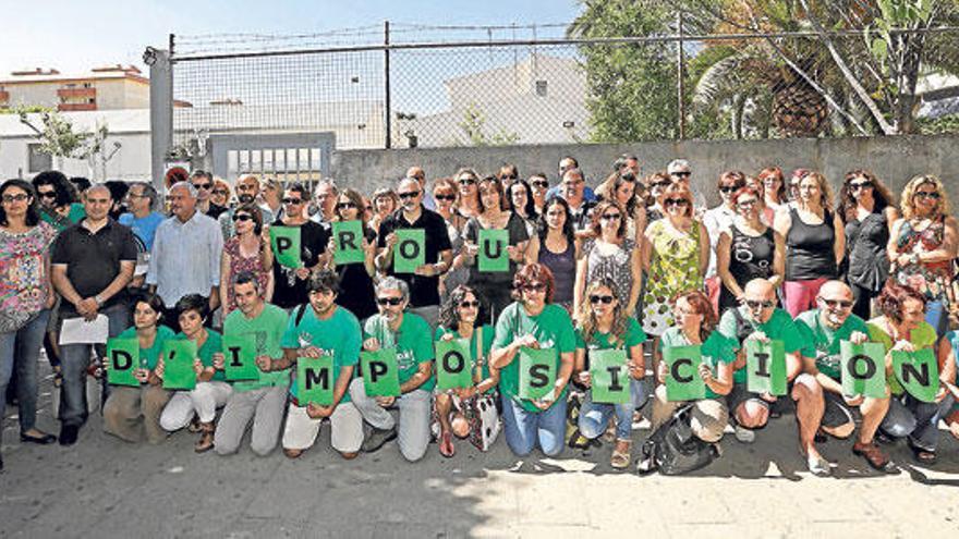 El profesorado del Borja Moll expresó su indignación por el director nombrado por Educación.