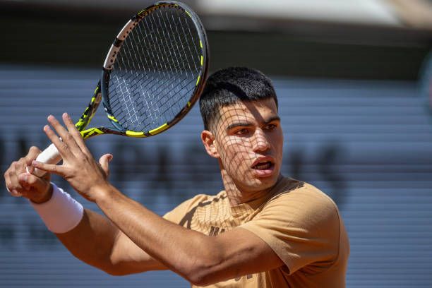 Alcaraz, entrenando en Roland Garros, este jueves.