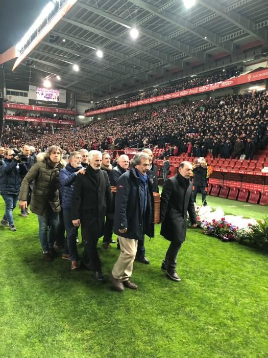 Miles de personas despiden a Quini en un abarrotado estadio de El Molinón