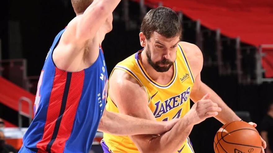 Los Lakers de Marc Gasol doblegan a los Pistons tras dos prórrogas