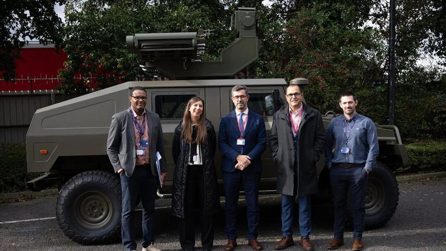 Justo Sierra encabezó la delegación de Urovesa a las instalaciones de Thales en Belfast. |  Cedida