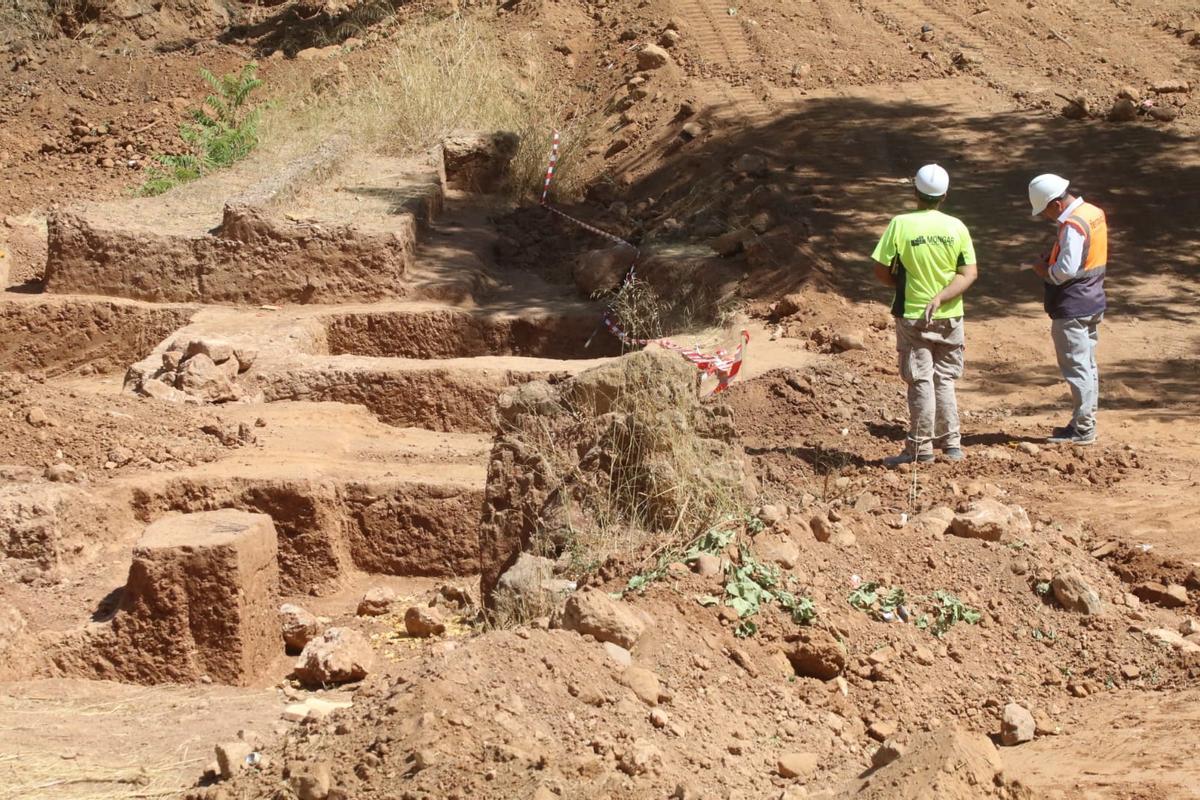 Restos arqueológicos hallados en la parcela.